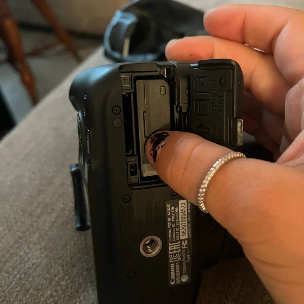 CANON EOS Rebel T6! (Includes TWO lenses** BATTERY INCLUDED!!!) Starter kit!